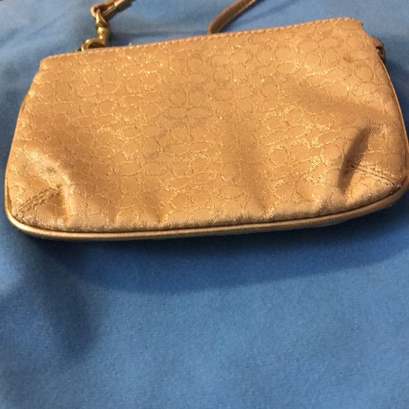 Gold Coach monogram wristlet - Picture 4 of 7